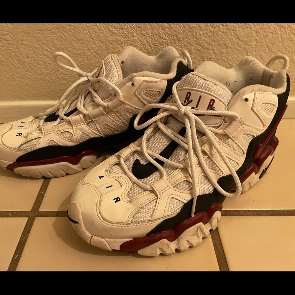 Nike Air Slant. Men’s size 9.5. Good condition. White and burgundy.